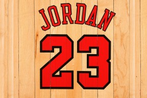 爱游戏娱乐网址-夏训强度提升主教练强调持久耐力对下半赛季至关重要，夏训主要练什么