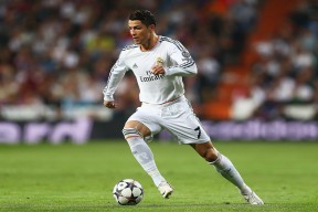 爱游戏 电竞-国足锋线发威全场三球完胜，前锋国足