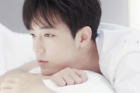 爱游戏娱乐-《2025英雄联盟全球总决赛，小组赛激战正酣》，2050年英雄联盟总决赛