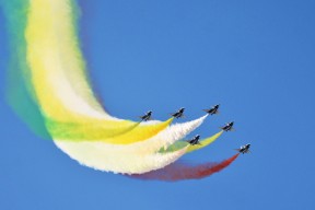 爱游戏综合娱乐-“英超榜首队伍迎来关键比赛，战局变化莫测”，英超球队榜